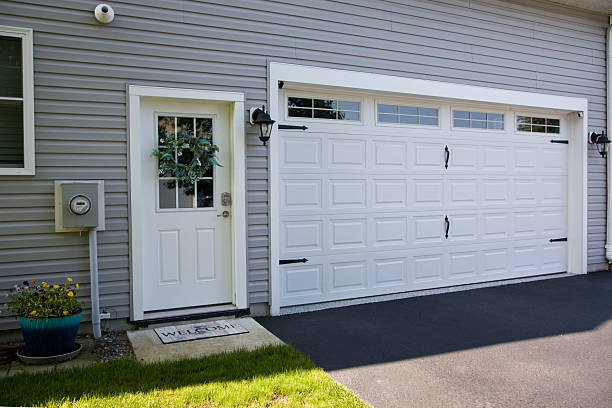 24/7 Emergency Garage Door Panel Replacement experts in Moses Lake North, WA